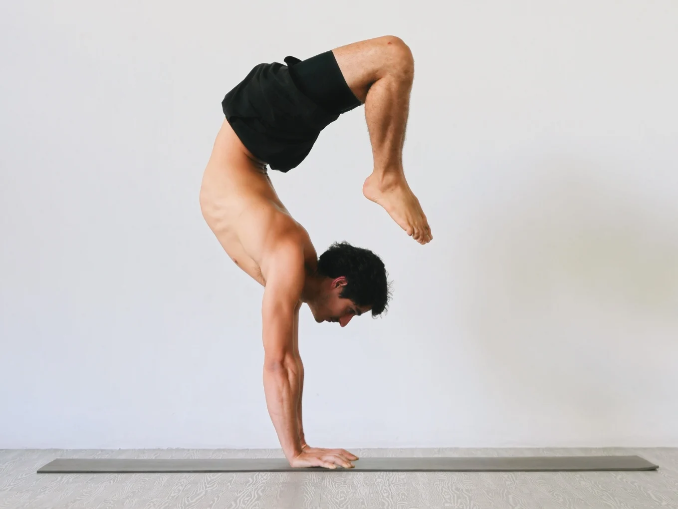 Clase de Rocket Yoga en KRAMA